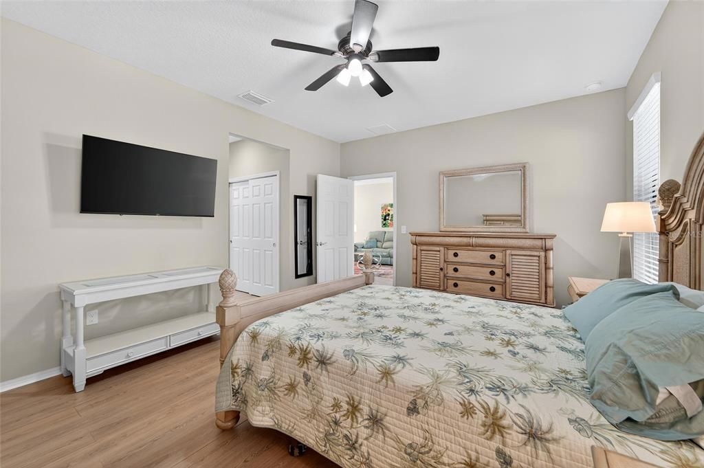 For Sale: $299,900 (2 beds, 2 baths, 1616 Square Feet)