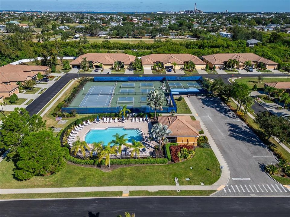 For Sale: $299,900 (2 beds, 2 baths, 1616 Square Feet)