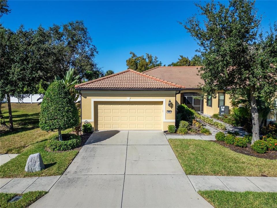 For Sale: $299,900 (2 beds, 2 baths, 1616 Square Feet)