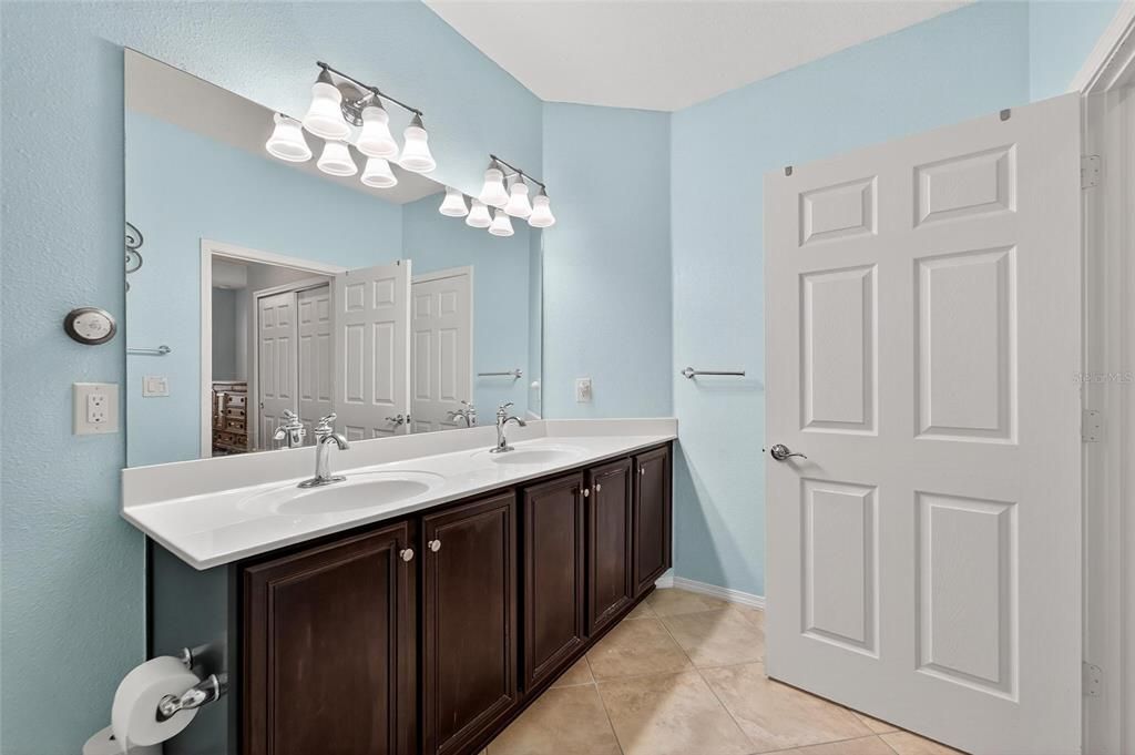 For Sale: $299,900 (2 beds, 2 baths, 1616 Square Feet)