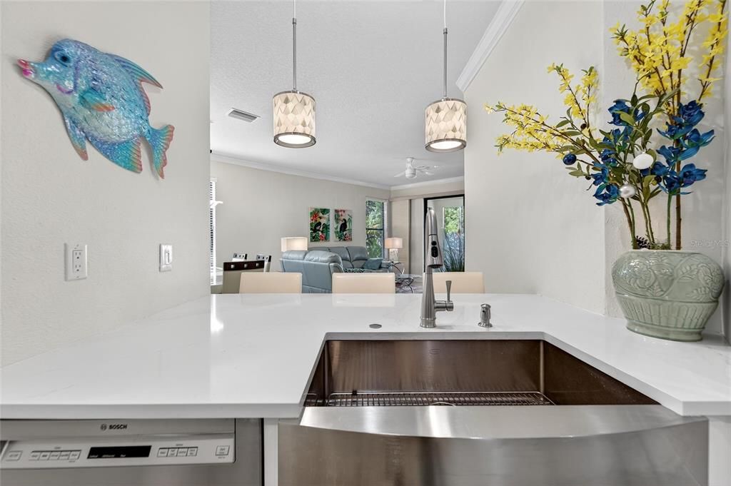 For Sale: $299,900 (2 beds, 2 baths, 1616 Square Feet)