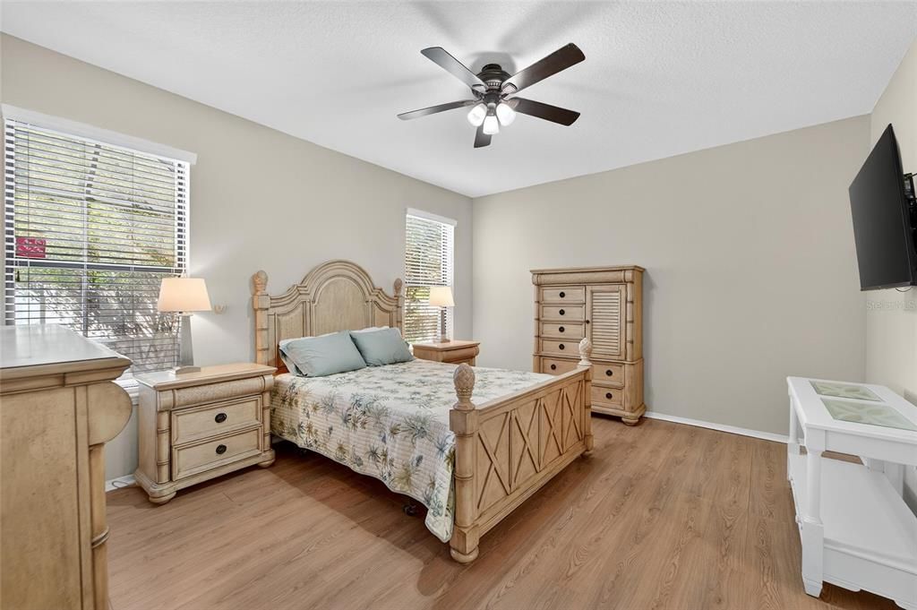 For Sale: $299,900 (2 beds, 2 baths, 1616 Square Feet)