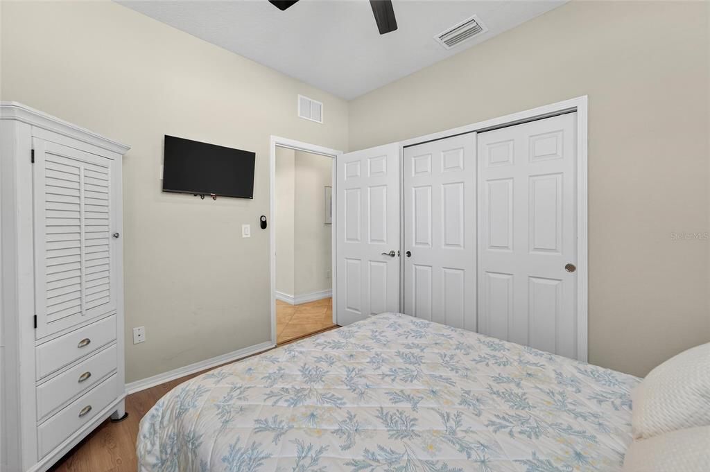 For Sale: $299,900 (2 beds, 2 baths, 1616 Square Feet)