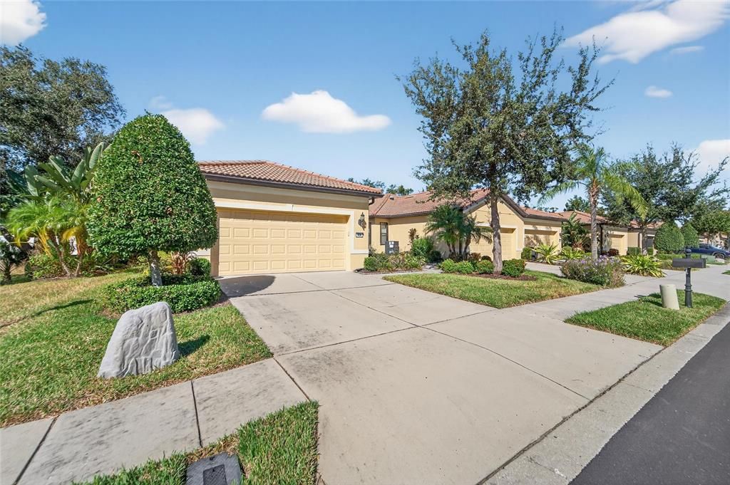 For Sale: $299,900 (2 beds, 2 baths, 1616 Square Feet)