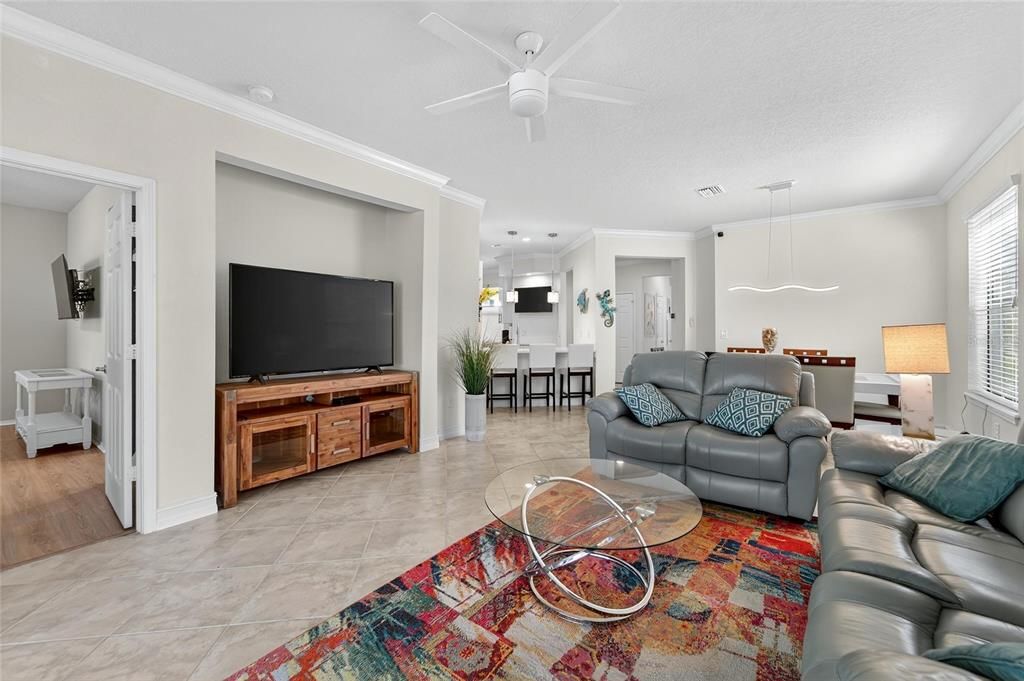 For Sale: $299,900 (2 beds, 2 baths, 1616 Square Feet)