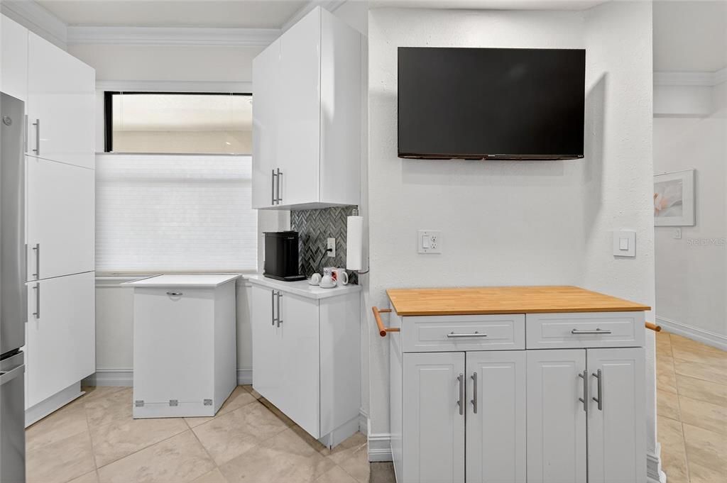 For Sale: $299,900 (2 beds, 2 baths, 1616 Square Feet)