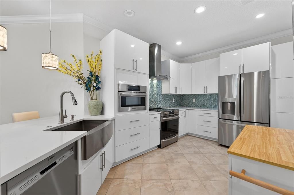 For Sale: $299,900 (2 beds, 2 baths, 1616 Square Feet)