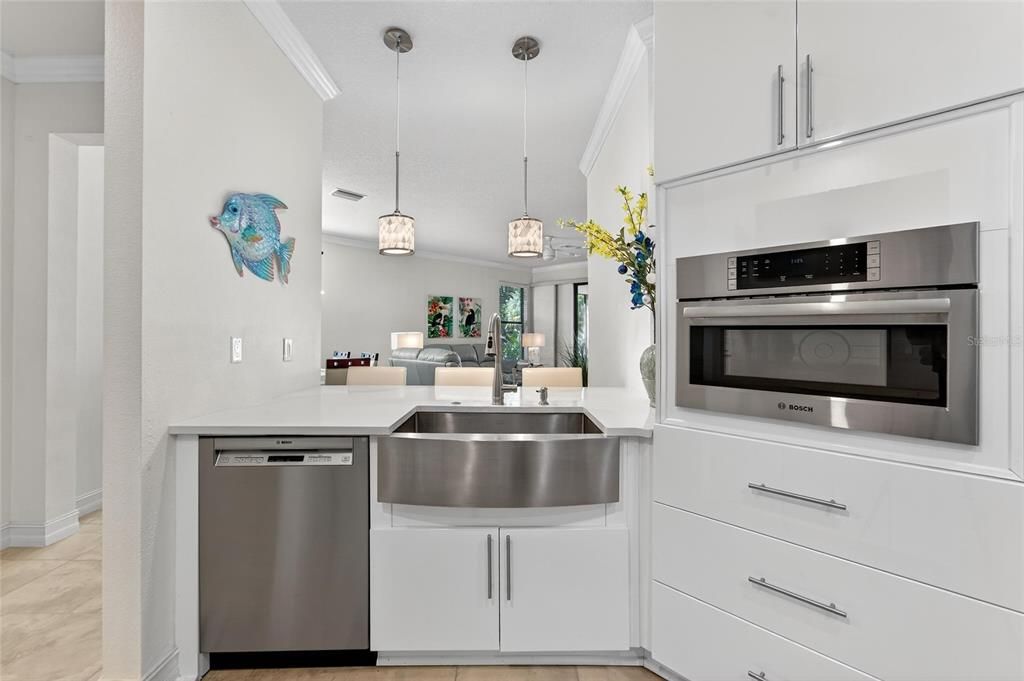 For Sale: $299,900 (2 beds, 2 baths, 1616 Square Feet)