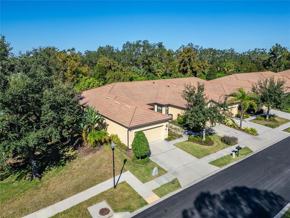 For Sale: $299,900 (2 beds, 2 baths, 1616 Square Feet)