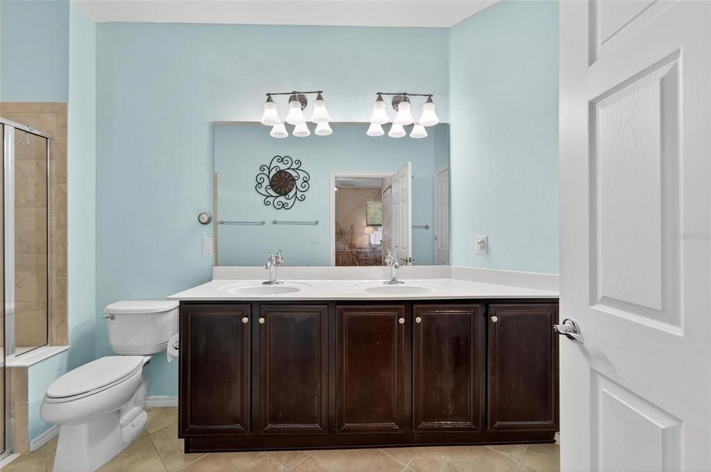 For Sale: $299,900 (2 beds, 2 baths, 1616 Square Feet)