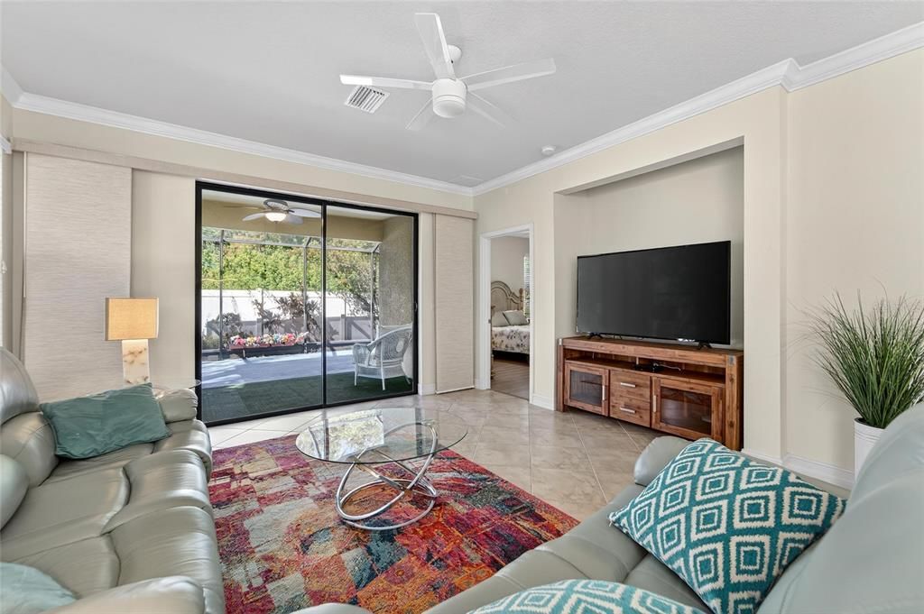 For Sale: $299,900 (2 beds, 2 baths, 1616 Square Feet)