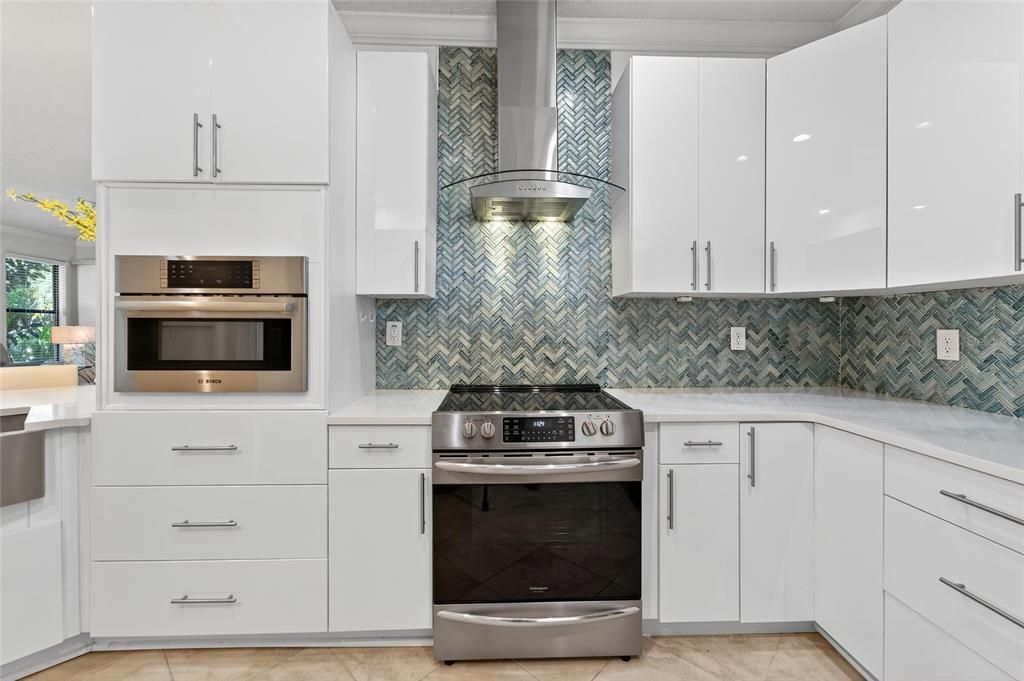 For Sale: $299,900 (2 beds, 2 baths, 1616 Square Feet)