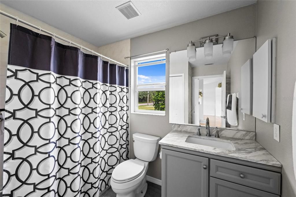 Под контрактом: $260,000 (3 спален, 2 ванн, 1309 Квадратных фут)