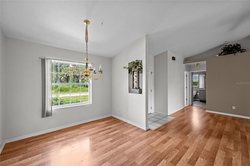 Под контрактом: $260,000 (3 спален, 2 ванн, 1309 Квадратных фут)