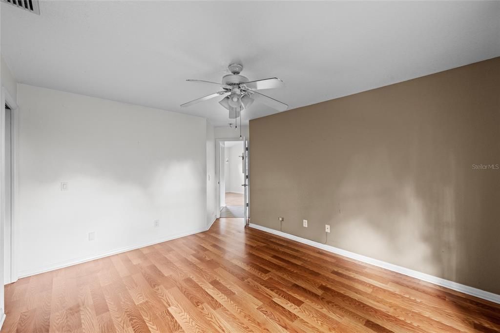 Под контрактом: $260,000 (3 спален, 2 ванн, 1309 Квадратных фут)