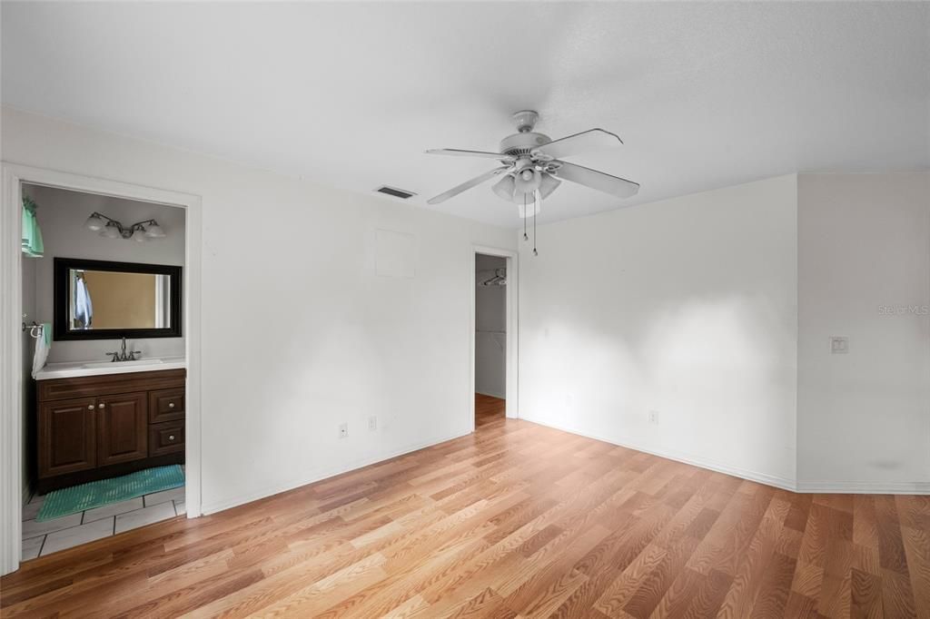 Под контрактом: $260,000 (3 спален, 2 ванн, 1309 Квадратных фут)