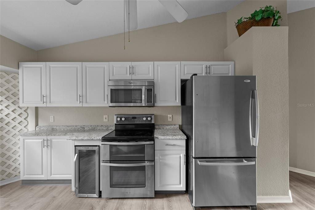 Под контрактом: $260,000 (3 спален, 2 ванн, 1309 Квадратных фут)