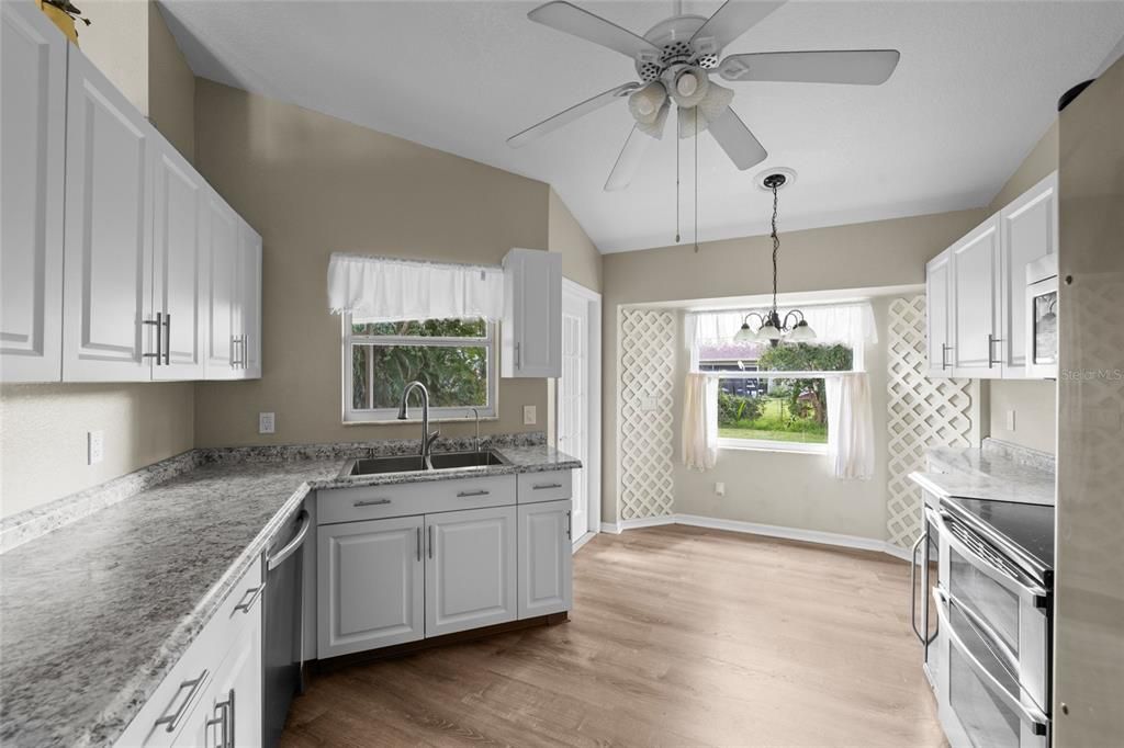 Под контрактом: $260,000 (3 спален, 2 ванн, 1309 Квадратных фут)