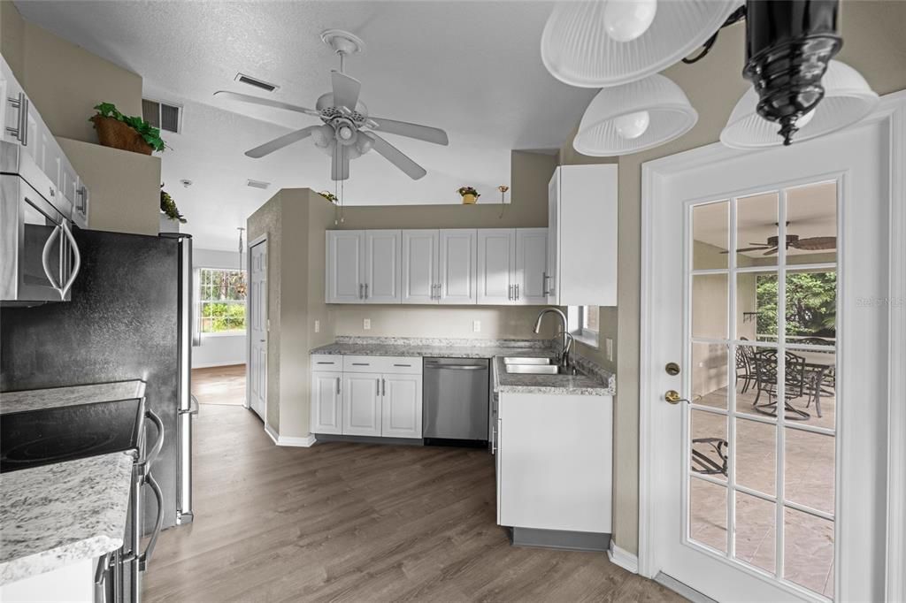 Под контрактом: $260,000 (3 спален, 2 ванн, 1309 Квадратных фут)