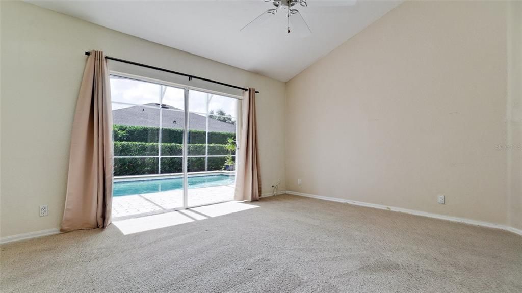 合同活跃: $650,000 (4 贝兹, 2 浴室, 2149 平方英尺)