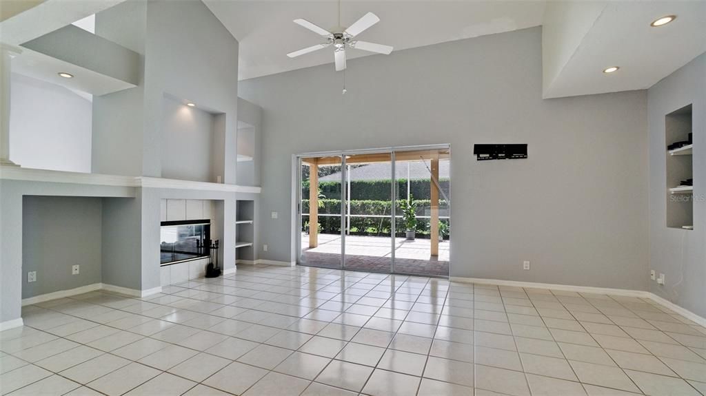 合同活跃: $650,000 (4 贝兹, 2 浴室, 2149 平方英尺)