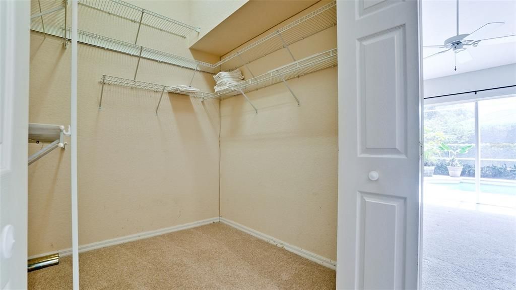 合同活跃: $650,000 (4 贝兹, 2 浴室, 2149 平方英尺)