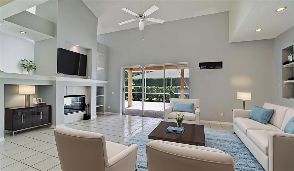 合同活跃: $650,000 (4 贝兹, 2 浴室, 2149 平方英尺)