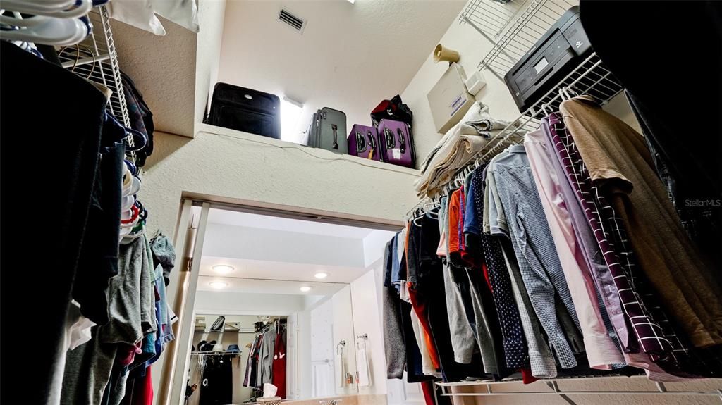 合同活跃: $650,000 (4 贝兹, 2 浴室, 2149 平方英尺)