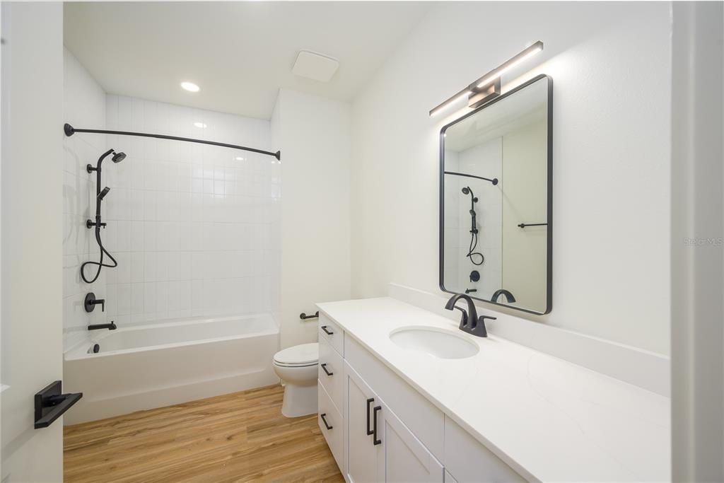 For Rent: $2,350 (2 beds, 2 baths, 1202 Square Feet)