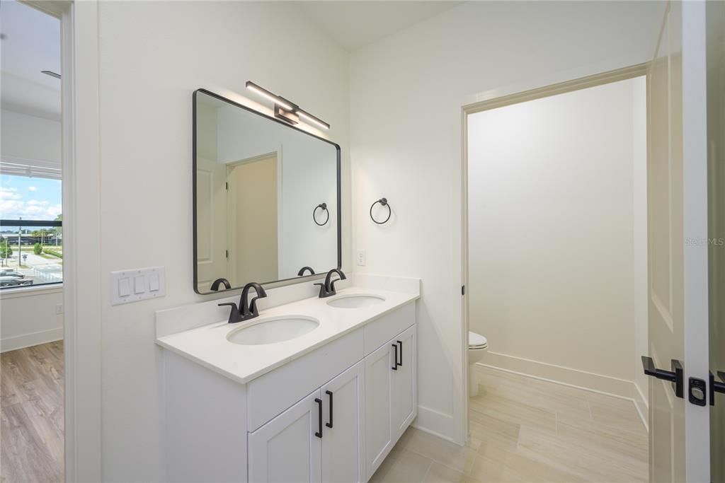 For Rent: $2,350 (2 beds, 2 baths, 1202 Square Feet)