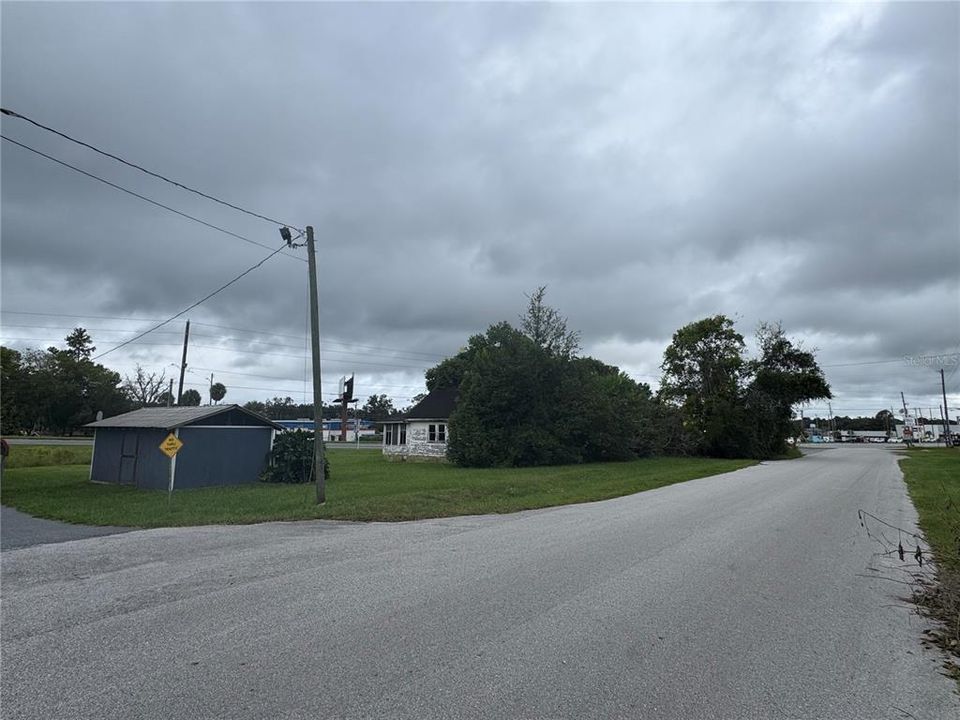 На продажу: $295,000 (0.54 acres)