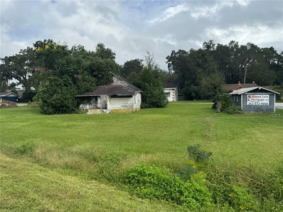 На продажу: $295,000 (0.54 acres)