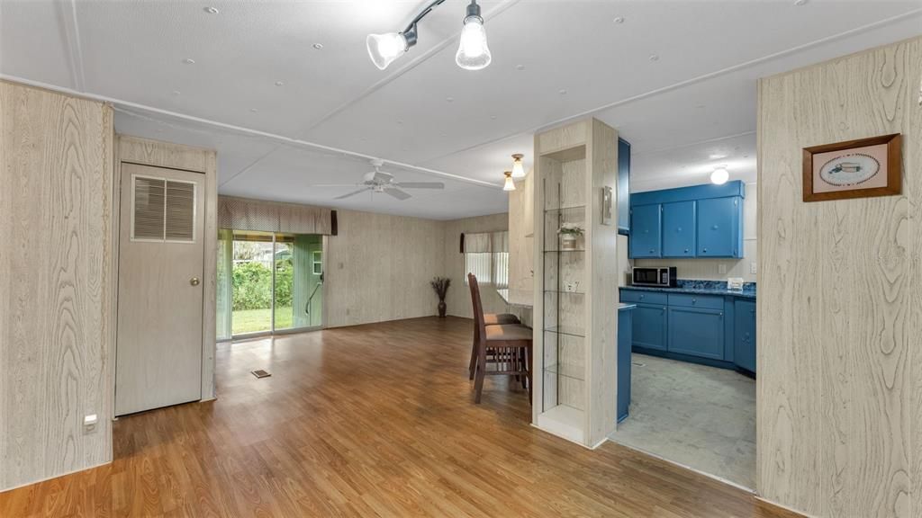 На продажу: $129,000 (2 спален, 2 ванн, 960 Квадратных фут)