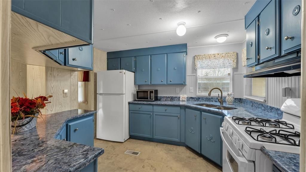 На продажу: $129,000 (2 спален, 2 ванн, 960 Квадратных фут)