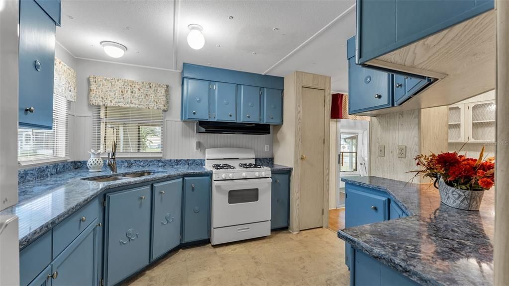 На продажу: $129,000 (2 спален, 2 ванн, 960 Квадратных фут)