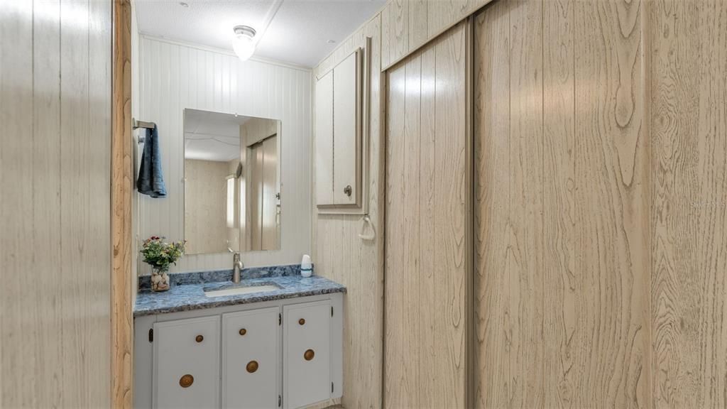 На продажу: $129,000 (2 спален, 2 ванн, 960 Квадратных фут)