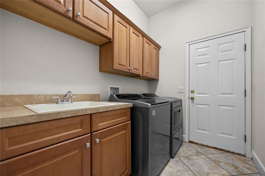 Active With Contract: $374,900 (3 beds, 2 baths, 1908 Square Feet)