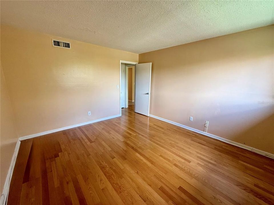 For Rent: $1,175 (1 beds, 1 baths, 744 Square Feet)
