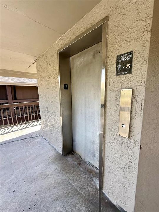 For Rent: $1,175 (1 beds, 1 baths, 744 Square Feet)