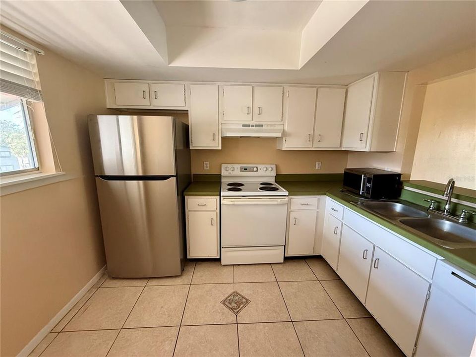 For Rent: $1,175 (1 beds, 1 baths, 744 Square Feet)