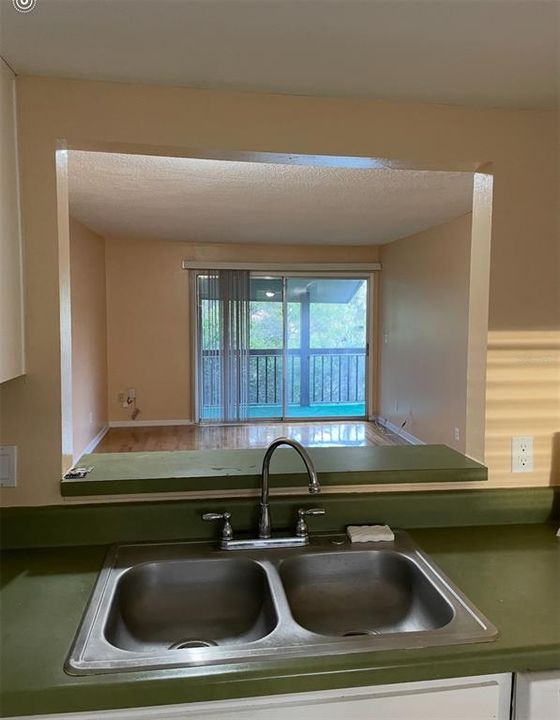 For Rent: $1,175 (1 beds, 1 baths, 744 Square Feet)