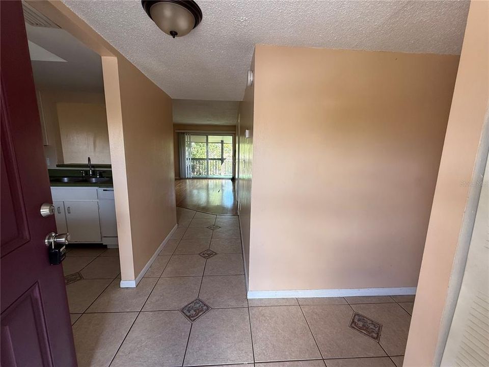 For Rent: $1,175 (1 beds, 1 baths, 744 Square Feet)