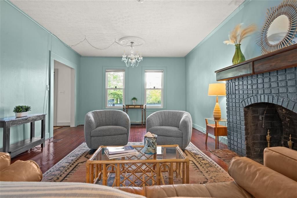 For Sale: $450,000 (4 beds, 3 baths, 1872 Square Feet)