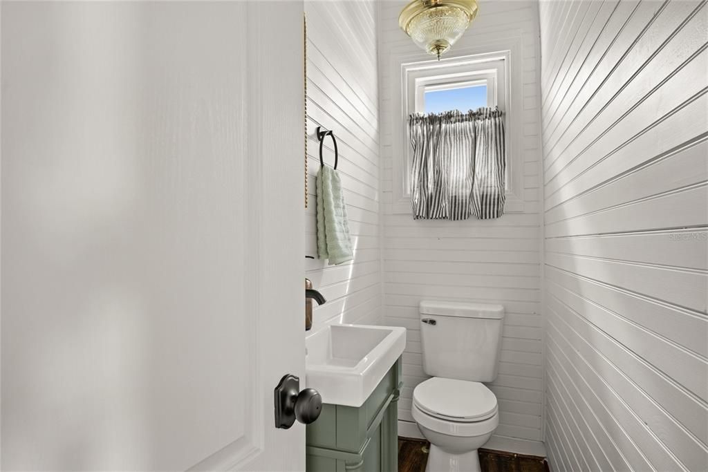 For Sale: $450,000 (4 beds, 3 baths, 1872 Square Feet)