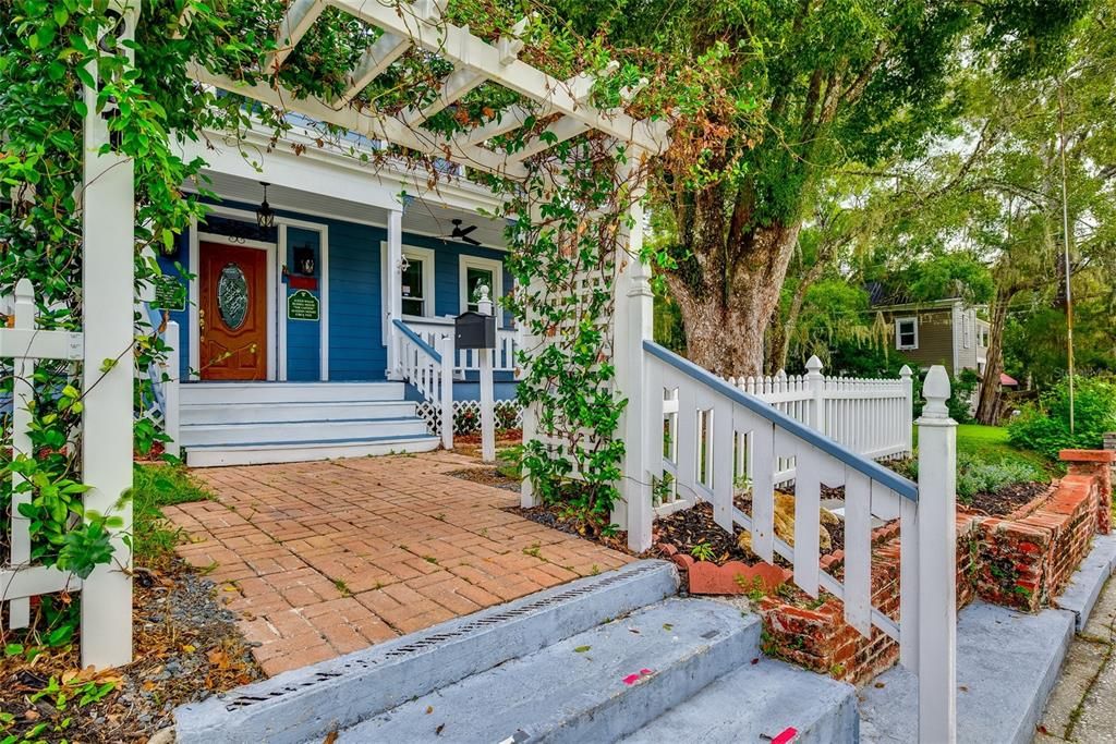 For Sale: $450,000 (4 beds, 3 baths, 1872 Square Feet)