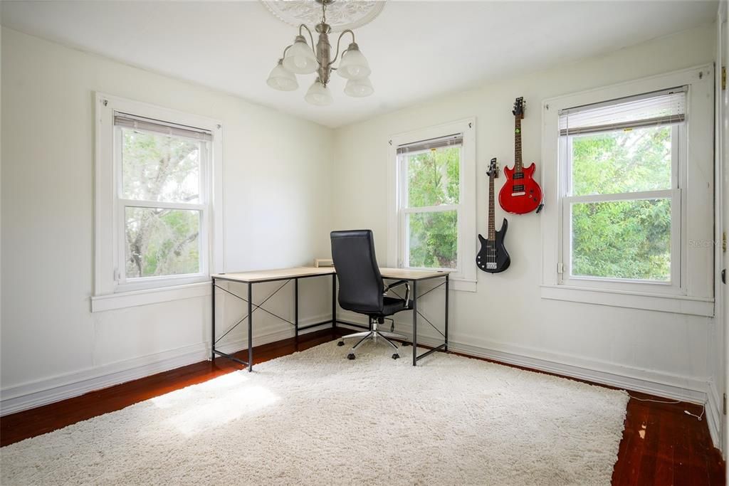 For Sale: $450,000 (4 beds, 3 baths, 1872 Square Feet)