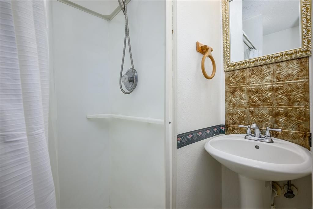 For Sale: $450,000 (4 beds, 3 baths, 1872 Square Feet)