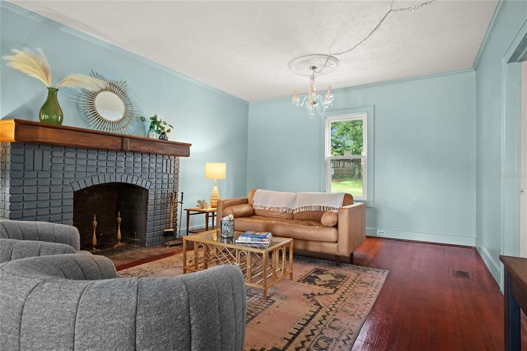 For Sale: $450,000 (4 beds, 3 baths, 1872 Square Feet)