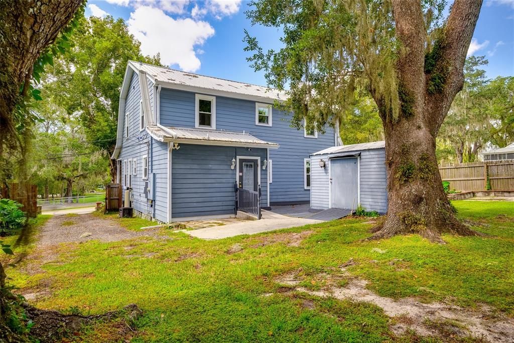 For Sale: $450,000 (4 beds, 3 baths, 1872 Square Feet)