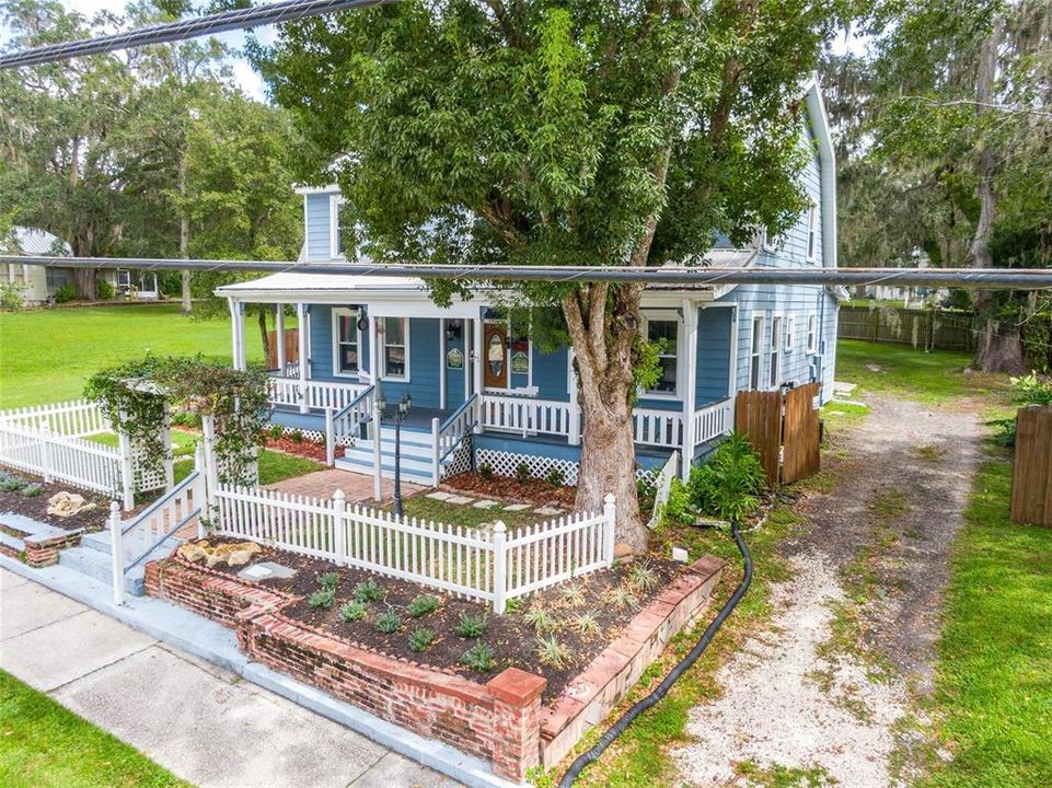 For Sale: $450,000 (4 beds, 3 baths, 1872 Square Feet)